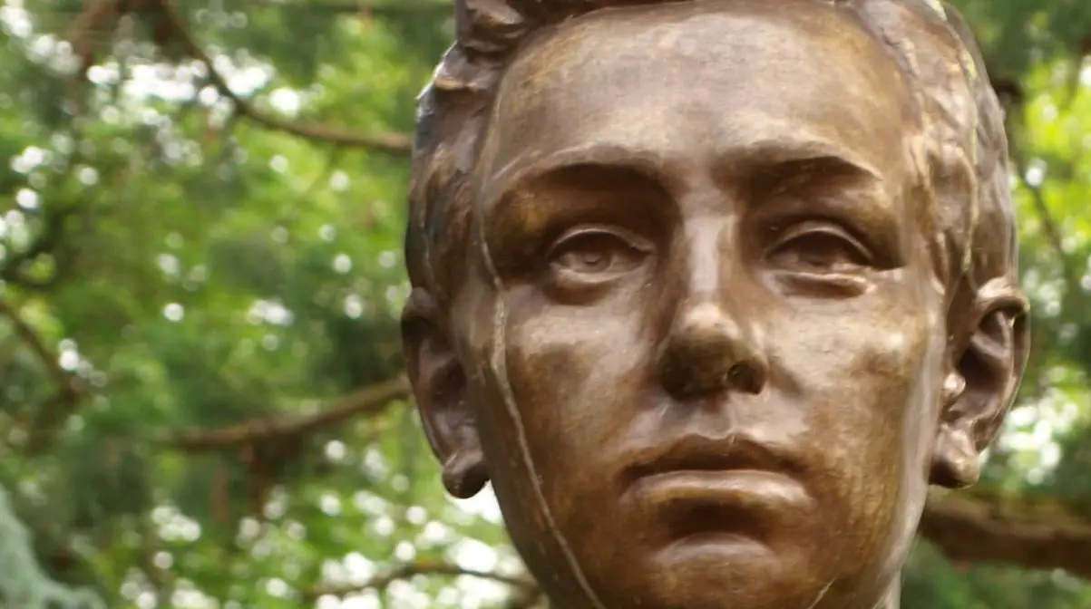 Statue d'Arthur Rimbaud